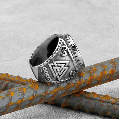 ⚔️ Porte un symbole ancien. Incarne la force, le destin et l’honneur.