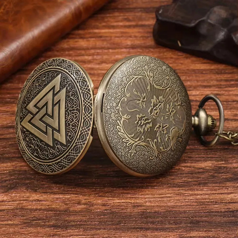⏳ Le temps appartient aux guerriers. Porte un symbole chargé de puissance et de mystère.